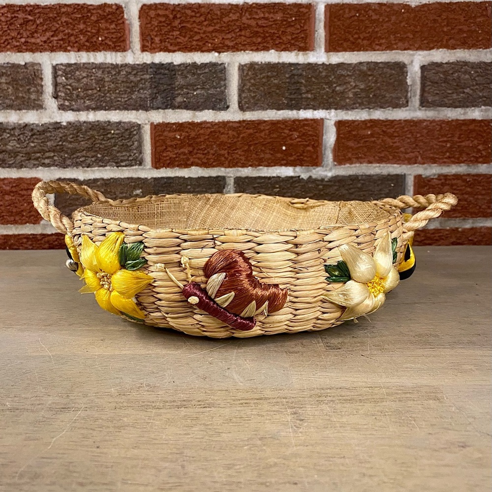 Vintage Casserole Holder Wicker Rafia Pyrex Carrier‎ Lined Basket Bees & Floral